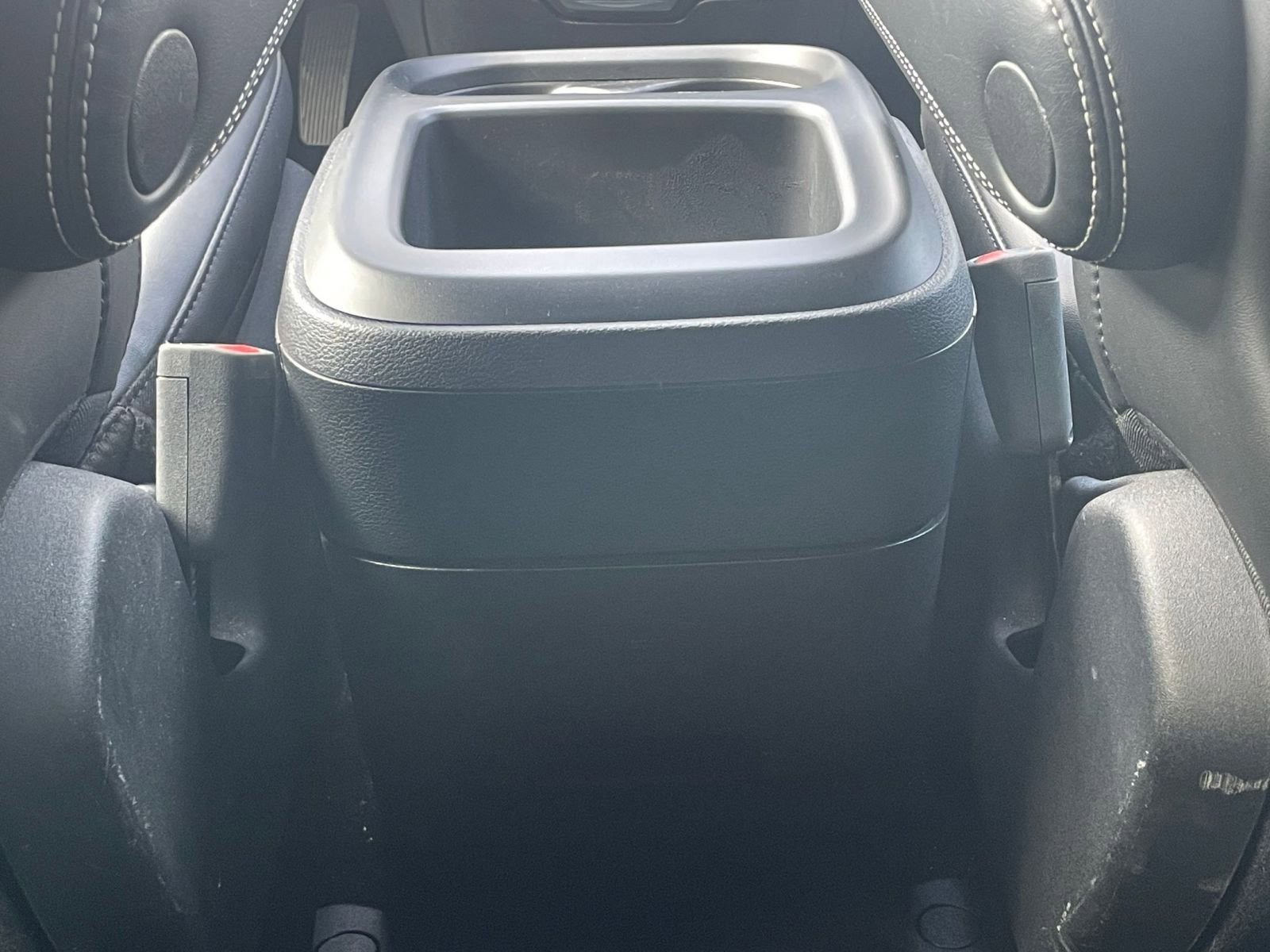 Used 2025 Chrysler Pacifica Select image 25