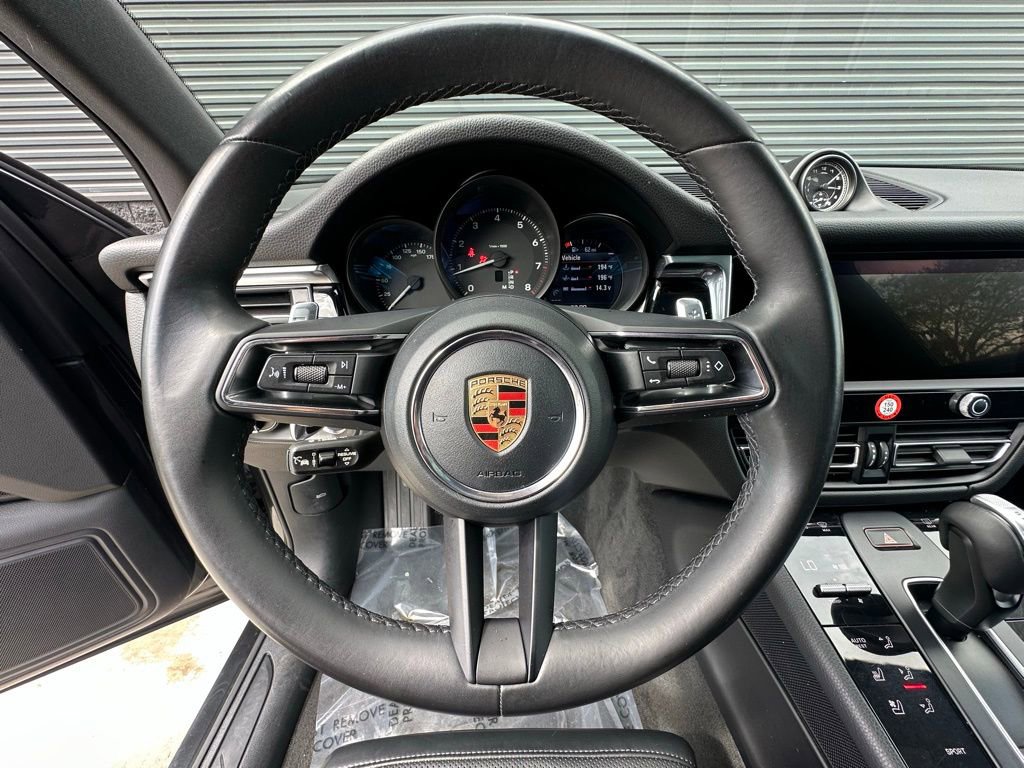 Certified 2023 Porsche Macan AWD/4WD image 16