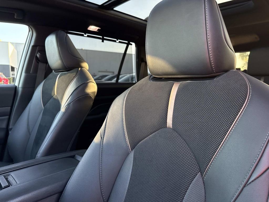 Used 2024 Toyota Grand Highlander AWD Hybrid image 27