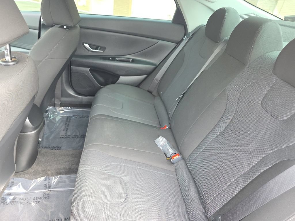 Used 2024 Hyundai Elantra SE FWD image 18