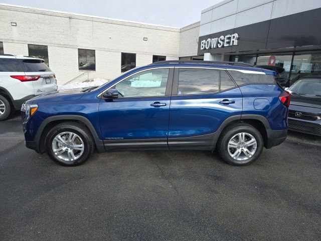 Certified 2022 GMC Terrain SLE w/ Driver Convenience Package image 2