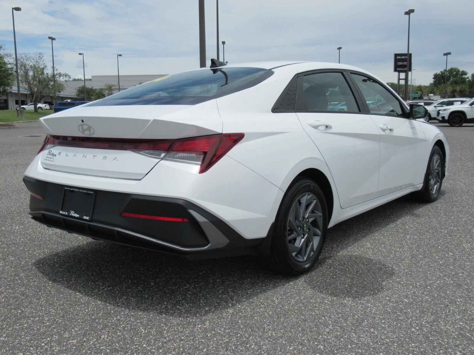 Used 2024 Hyundai Elantra SEL FWD image 7
