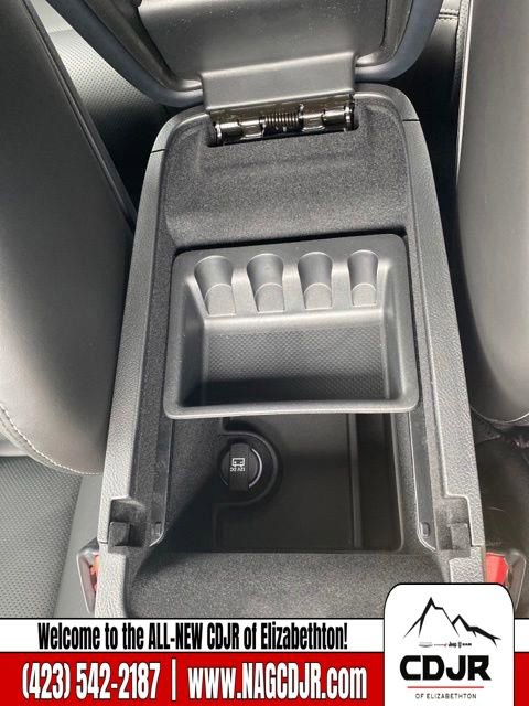 New 2023 Chrysler 300 S w/ Comfort Group image 26