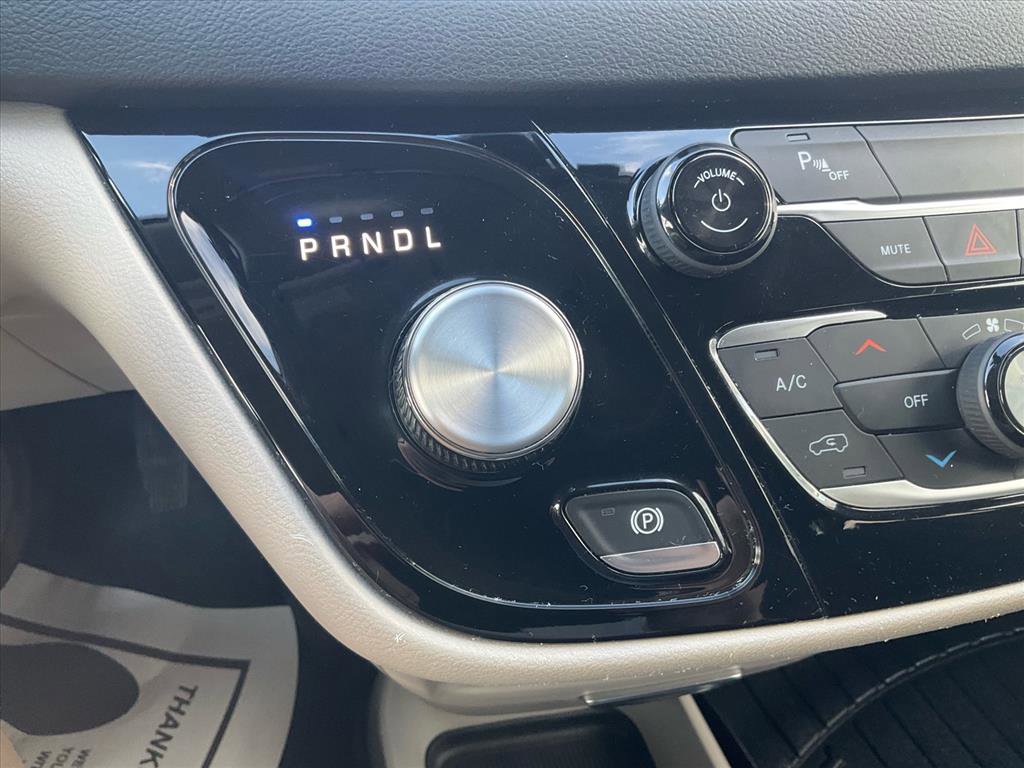 Used 2020 Chrysler Pacifica Touring w/ Cold Weather Group image 12