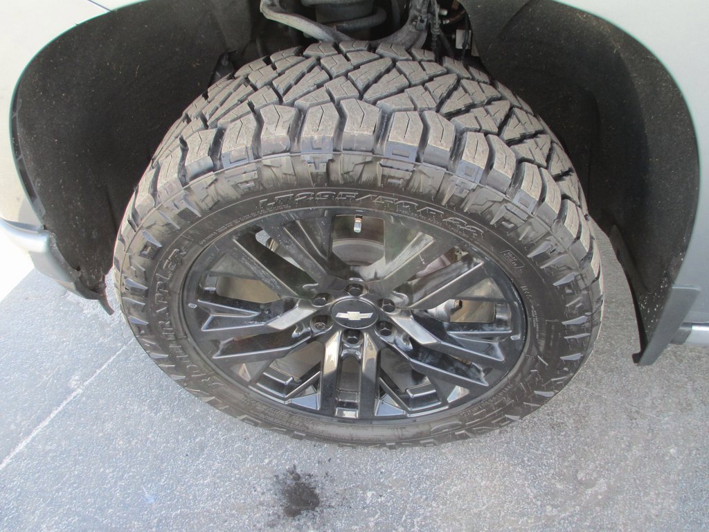 Used 2020 Chevrolet Silverado 1500 High Country w/ Technology Package image 13