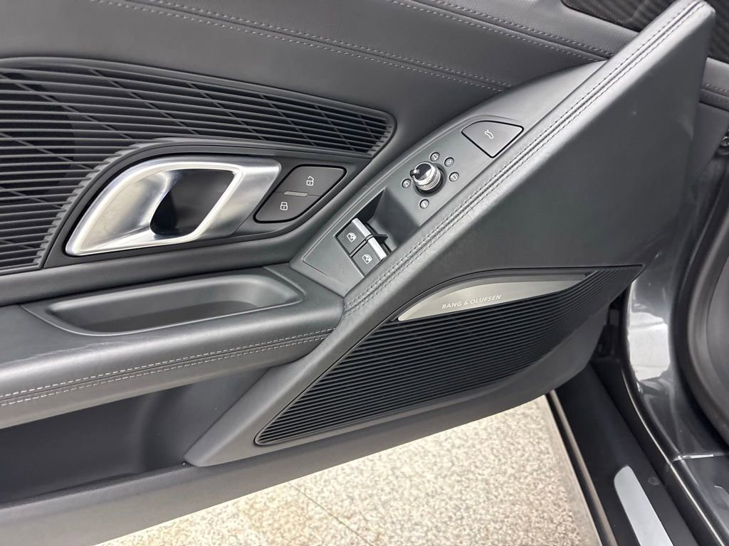 Used 2018 Audi R8 V10 w/ Premium Package image 44