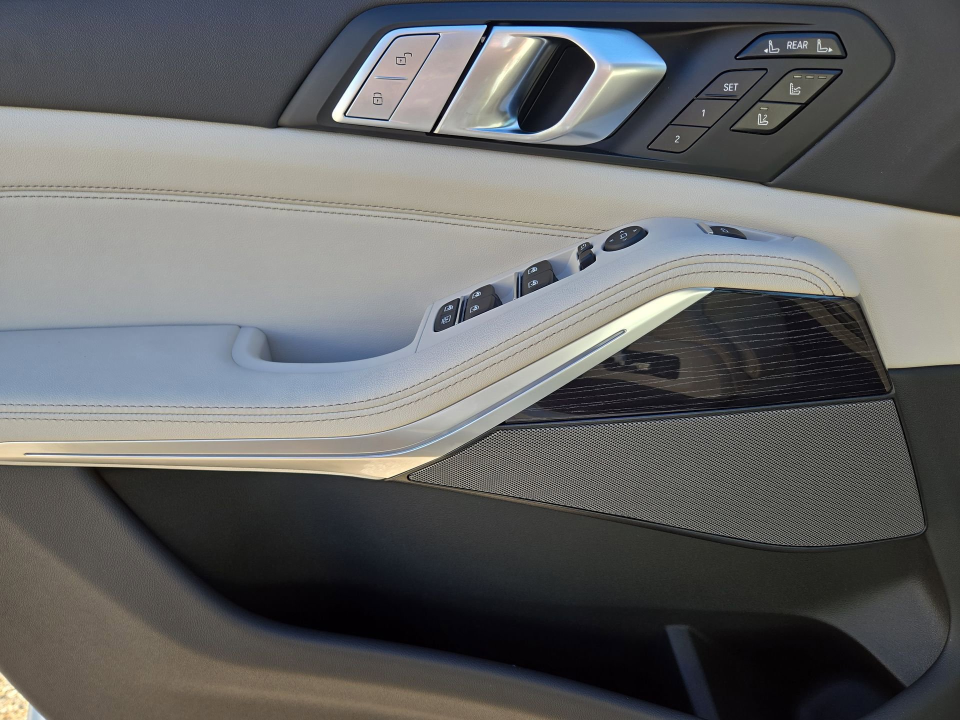 New 2026 BMW X7 xDrive40i w/ Executive Package image 15