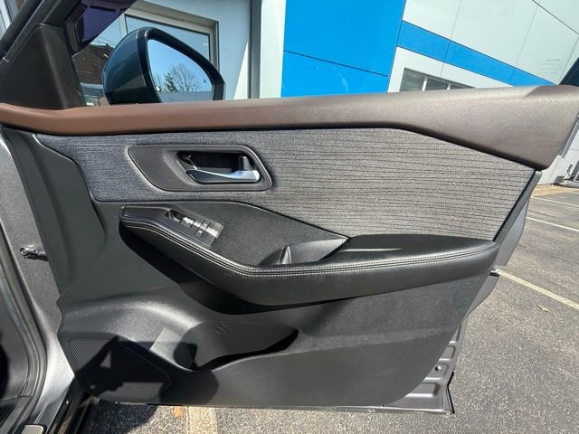 Used 2023 Nissan Rogue SV image 19