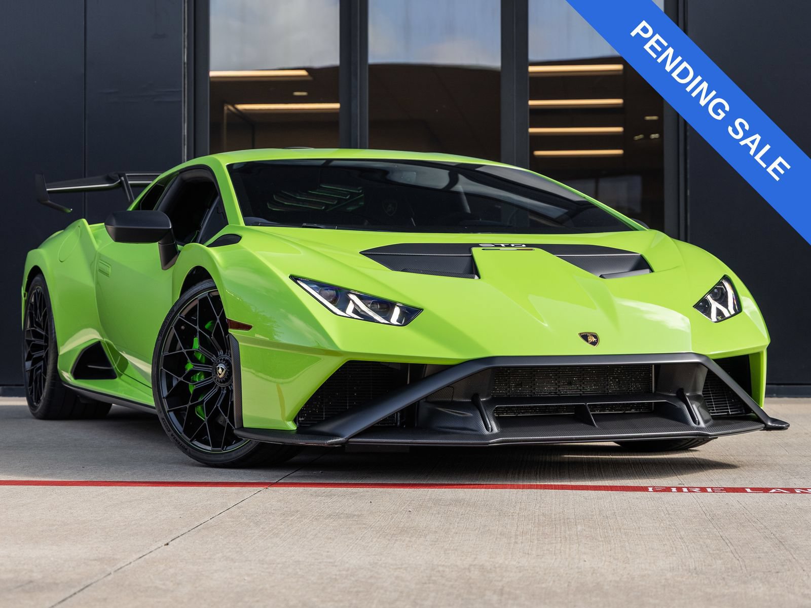 Used 2023 Lamborghini Huracan STO RWD image 2