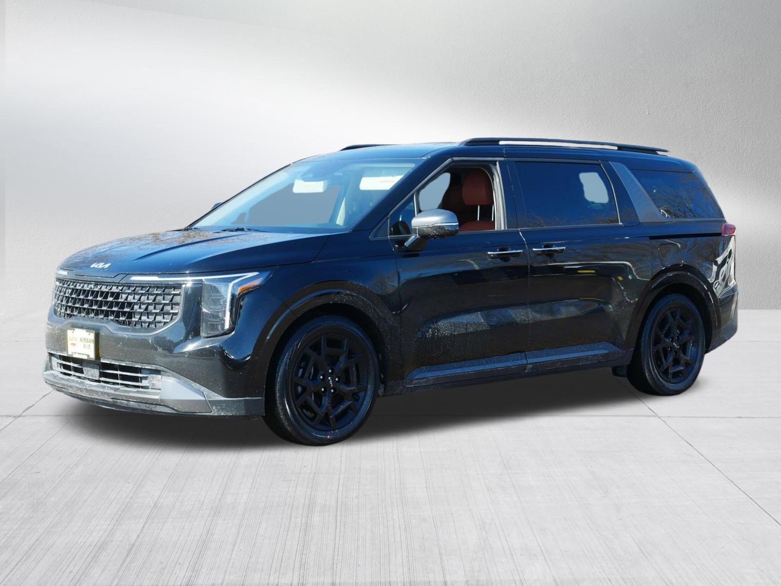 Used 2025 Kia Carnival SX Prestige image 3