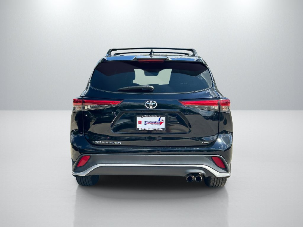 Used 2023 Toyota Highlander XSE FWD image 6