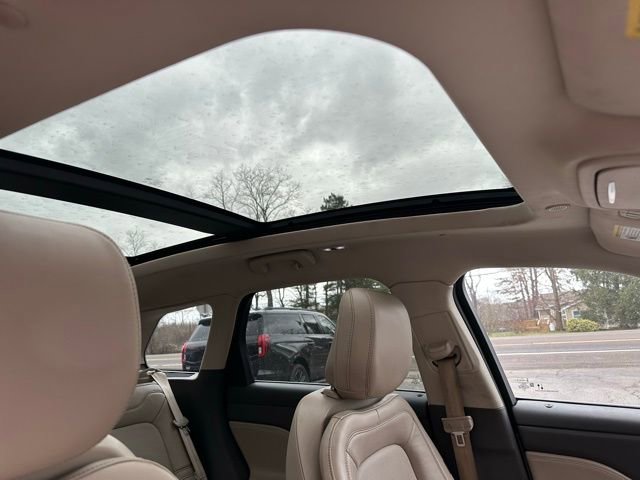 Used 2020 Lincoln Corsair Reserve w/ Equipment Group 202A image 18