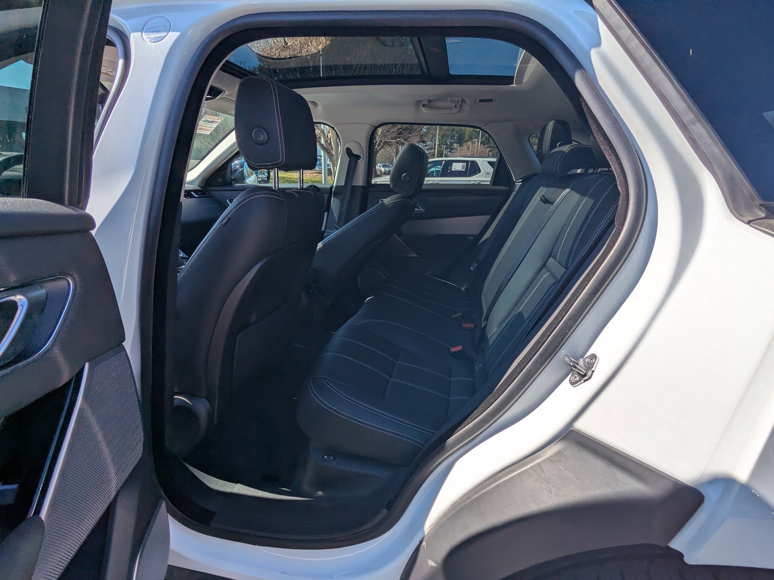 Used 2022 Land Rover Range Rover Velar S image 11