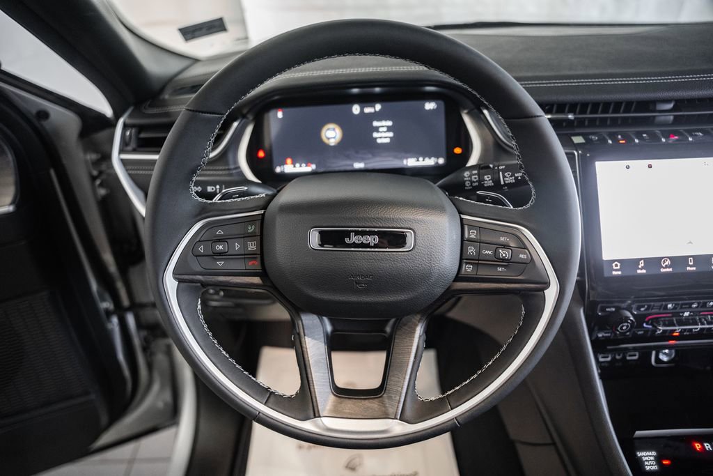 New 2025 Jeep Grand Cherokee L Limited w/ Luxury Tech Group II image 29