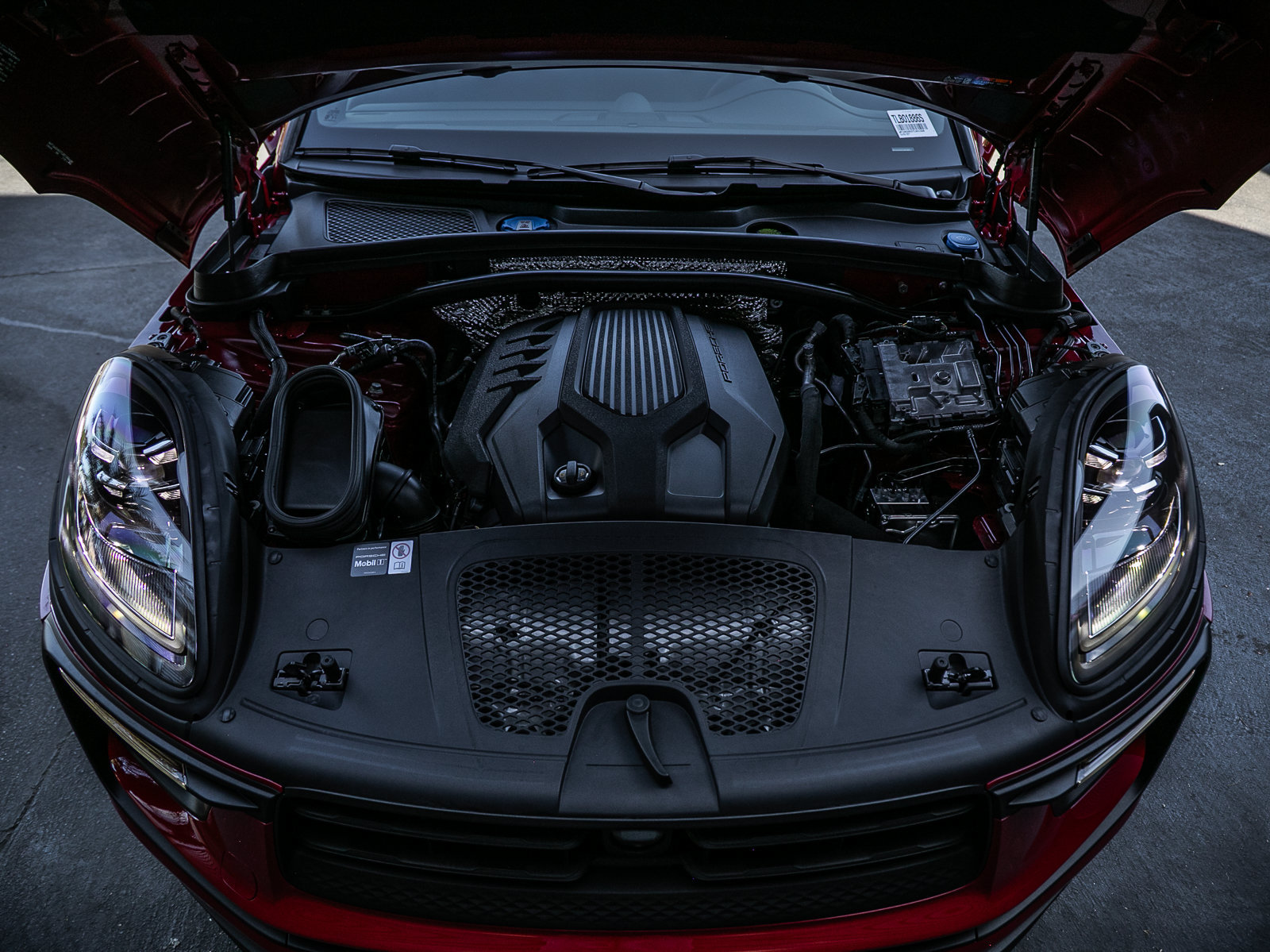 Certified 2026 Porsche Macan AWD/4WD image 21
