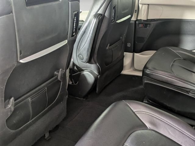 Used 2022 Chrysler Pacifica Touring-L w/ Uconnect Theater Family Group FWD image 25