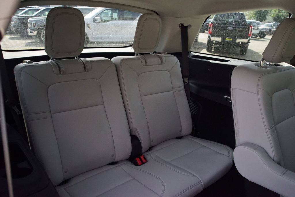 New 2026 Lincoln Aviator AWD image 21