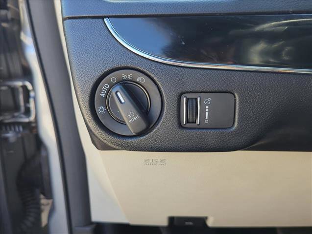 Used 2017 Dodge Grand Caravan SXT FWD image 12