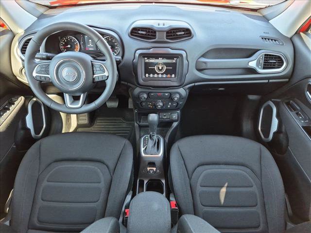 Used 2018 Jeep Renegade Latitude FWD image 17