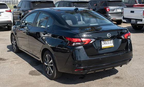 Used 2021 Nissan Versa SV image 9