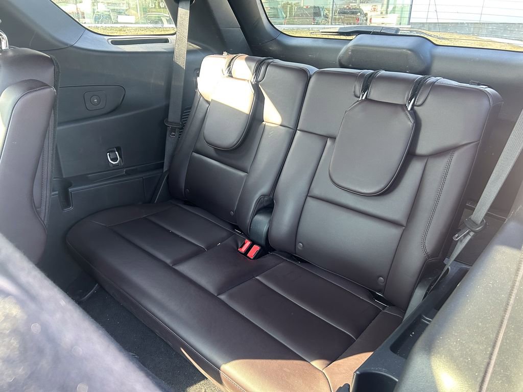 Certified 2025 Ford Explorer Platinum w/ LUX Leather Package image 15