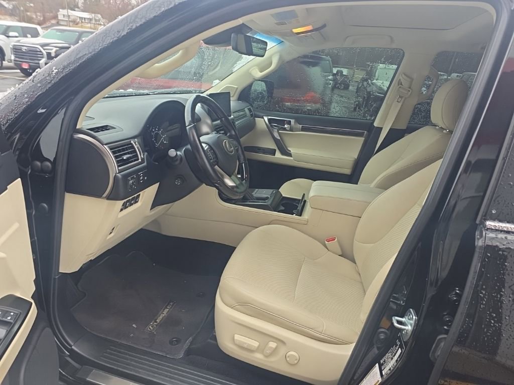 Used 2022 Lexus GX 460 Premium w/ Accessory Package image 14