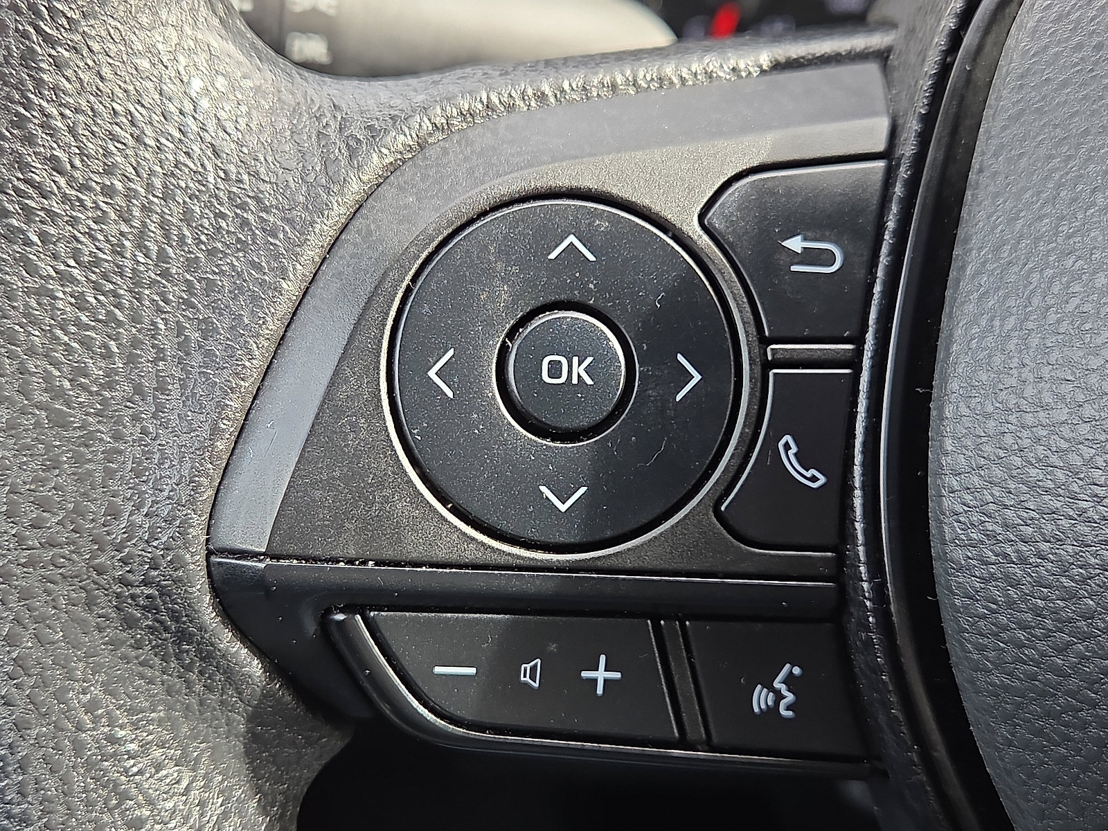 Used 2022 Toyota RAV4 LE image 20