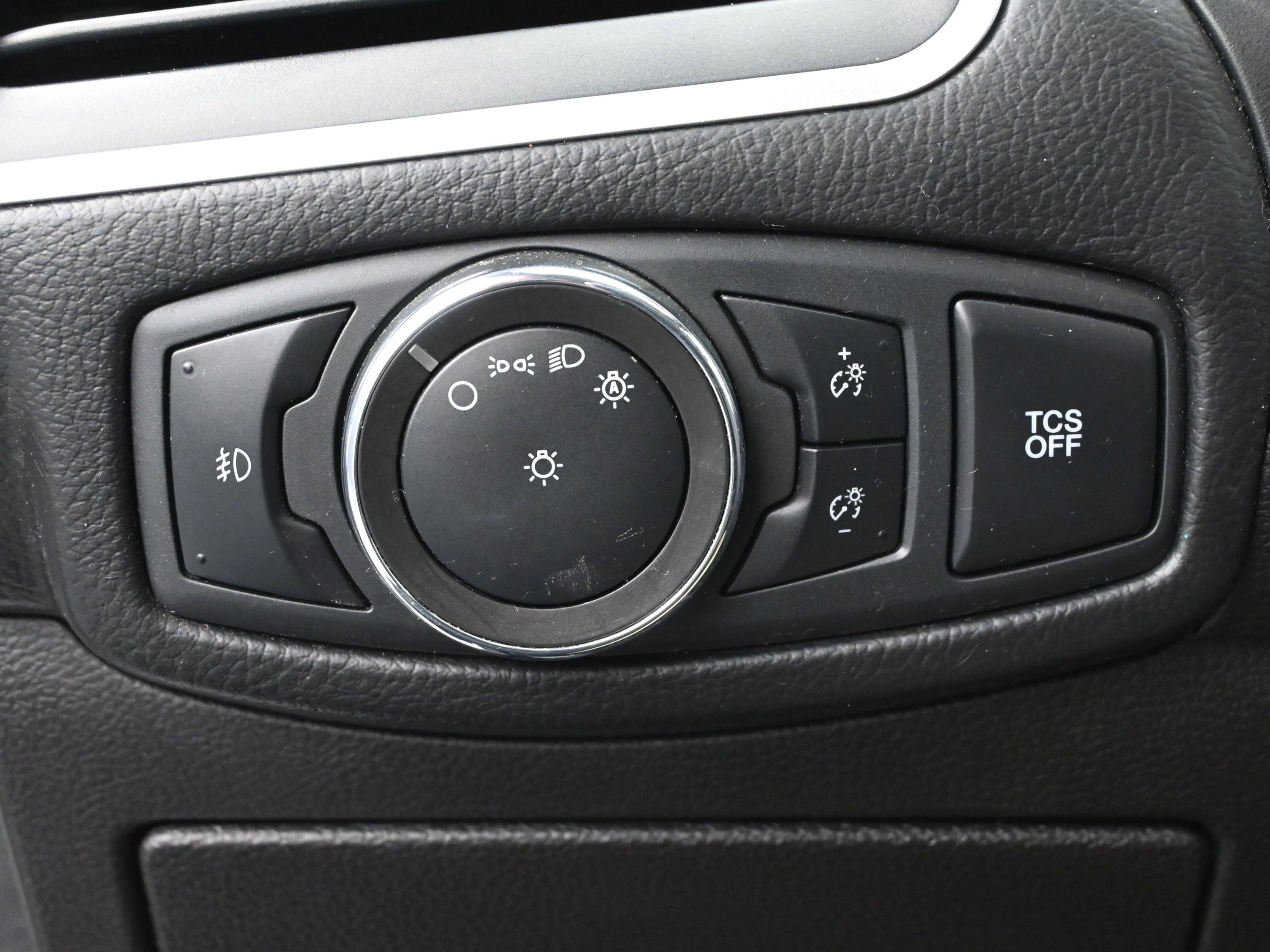 Used 2020 Ford Edge SEL image 12