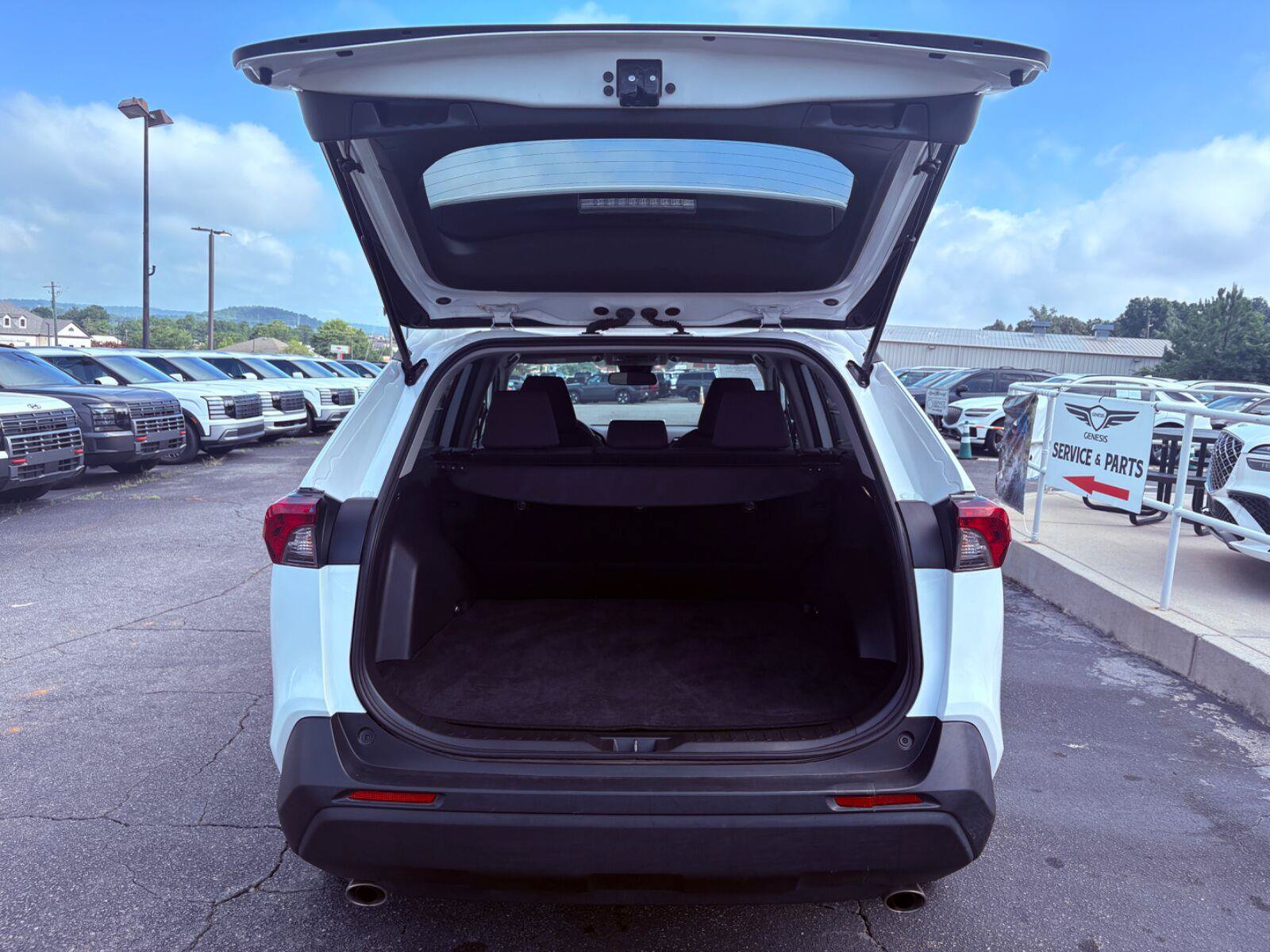 Used 2024 Toyota RAV4 XLE FWD image 11