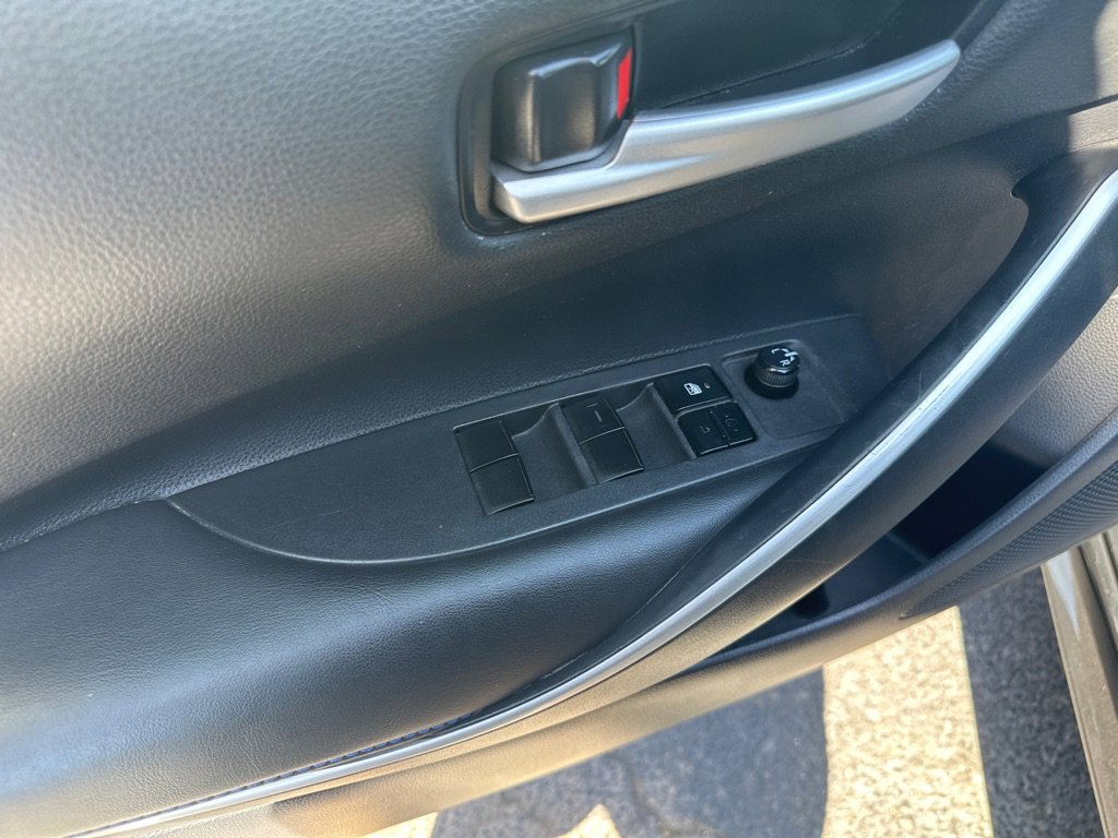 Used 2021 Toyota Corolla SE w/ SE Premium Package image 17