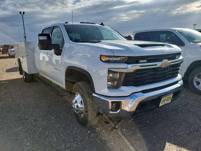 Used 2024 Chevrolet Silverado 3500 LT w/ Convenience Package image 1