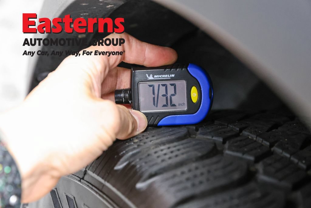 Used 2022 Nissan Pathfinder SL AWD/4WD image 28
