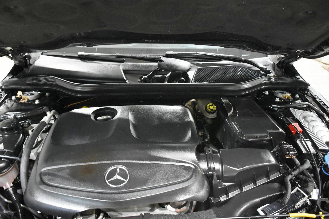 Used 2018 Mercedes-Benz CLA 250 4MATIC image 8