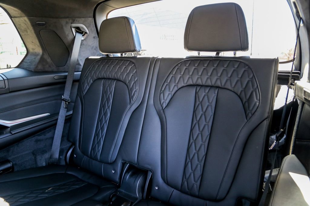 New 2026 BMW X7 M60i image 27