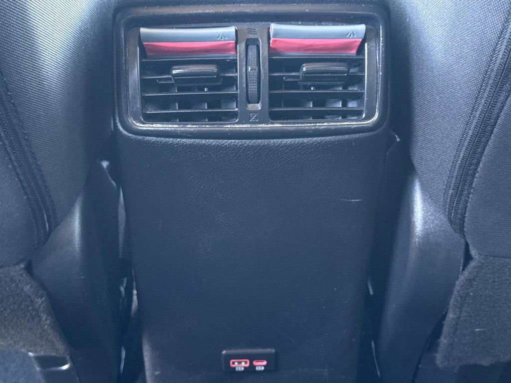 Used 2019 Nissan Rogue SV w/ Premium Package image 18