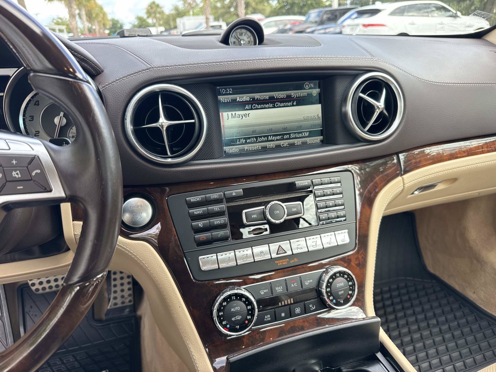 Used 2015 Mercedes-Benz SL 550 image 18