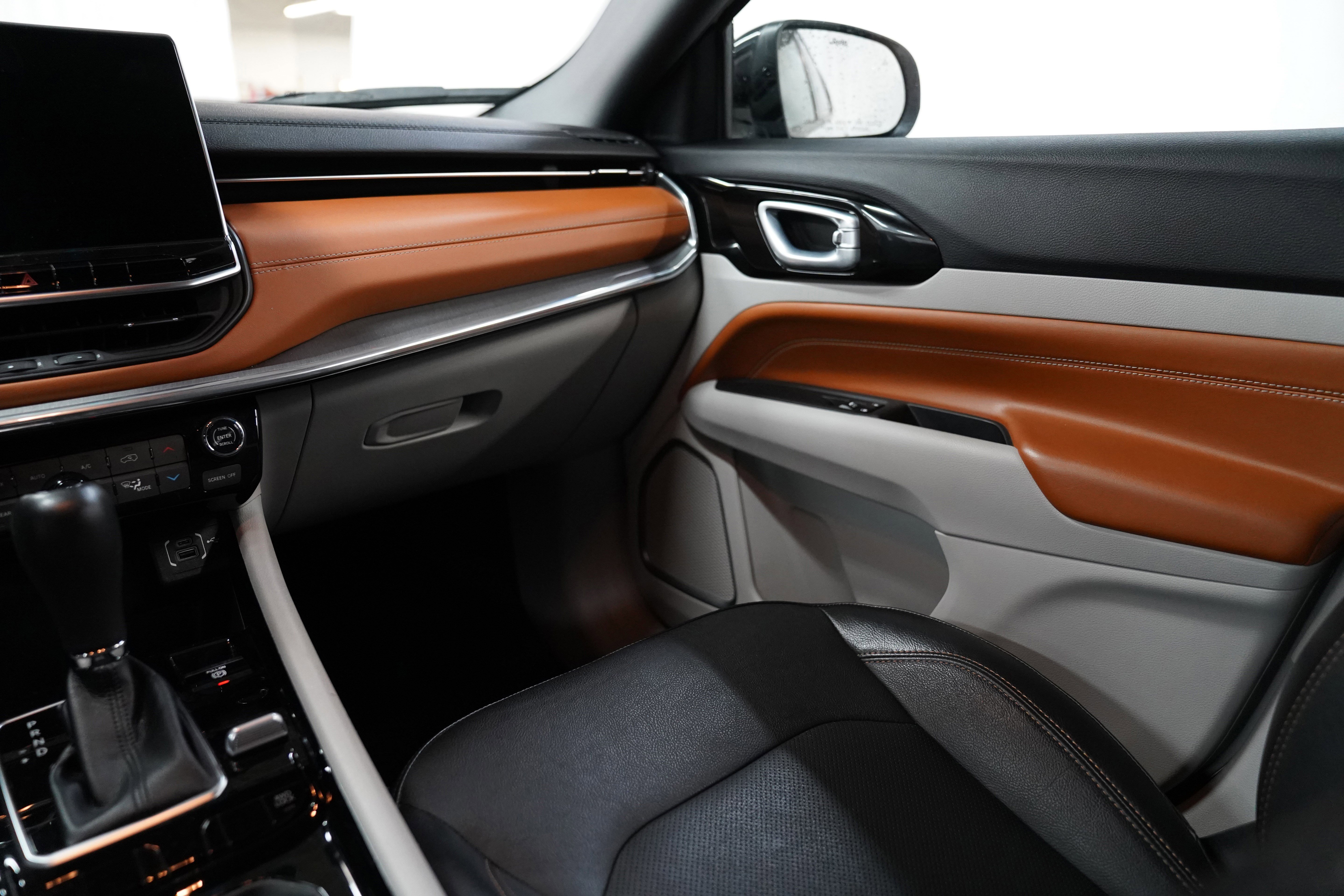 Used 2023 Jeep Compass Limited image 13