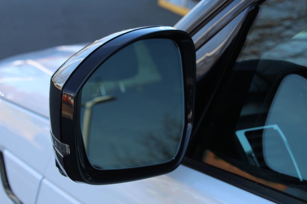 Used 2025 Land Rover Discovery Dynamic SE image 13