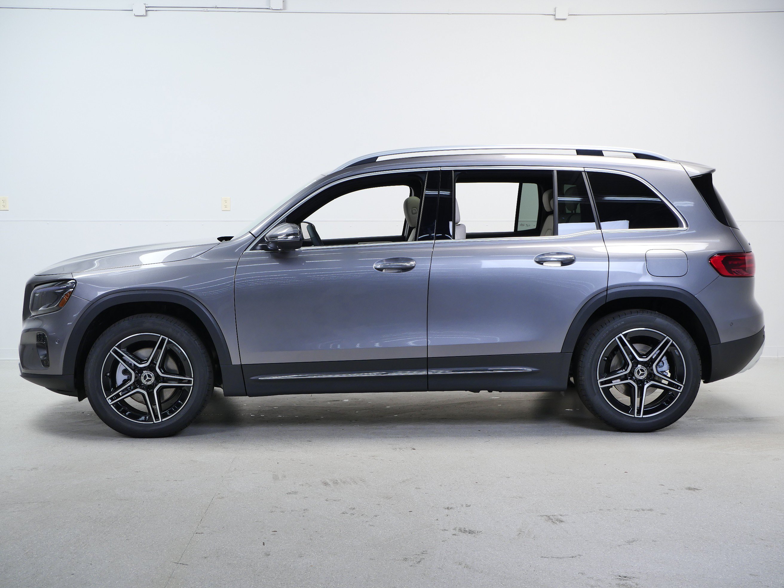 New 2026 Mercedes-Benz GLB 250 4MATIC image 5