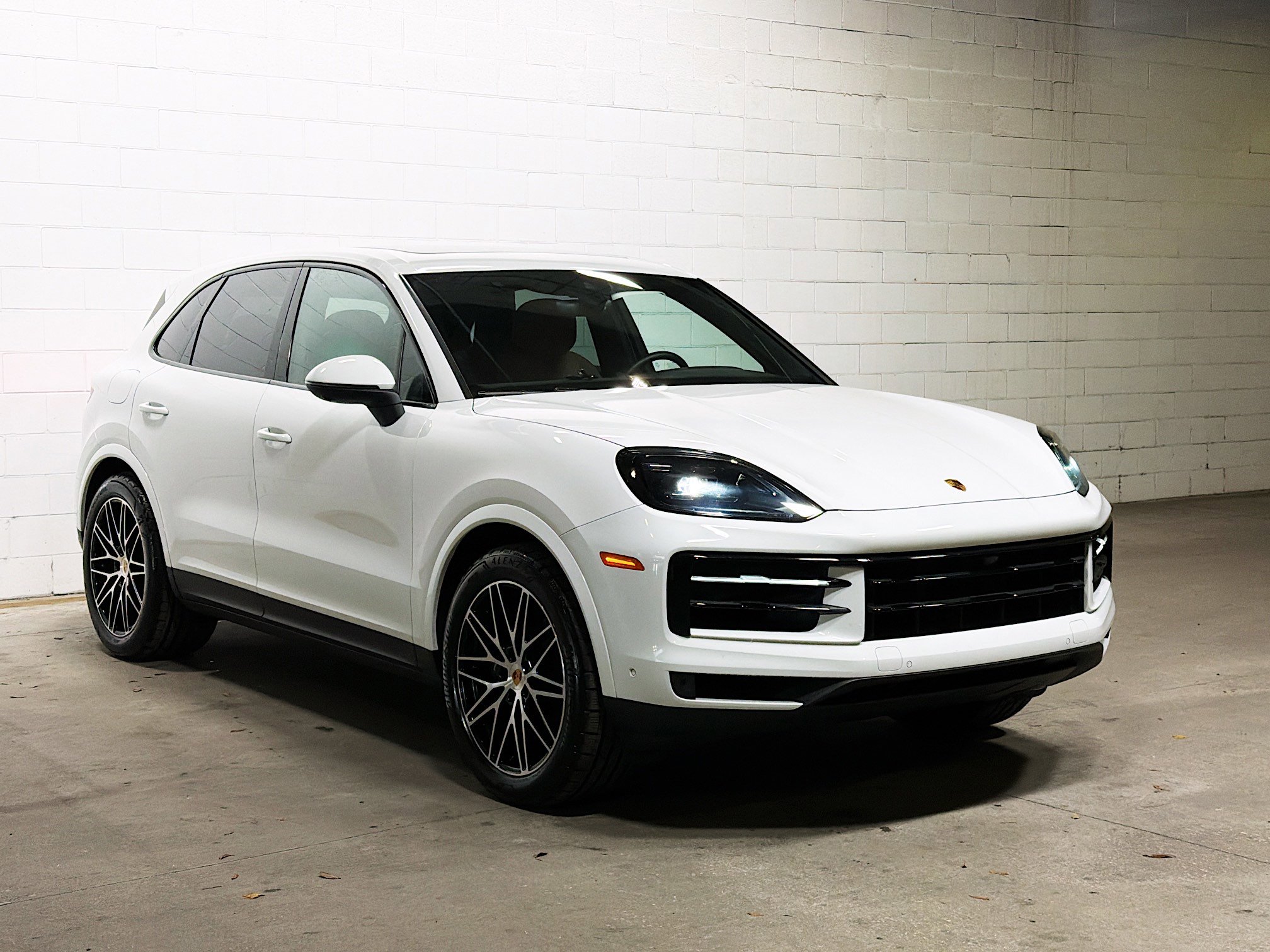 Certified 2025 Porsche Cayenne image 6