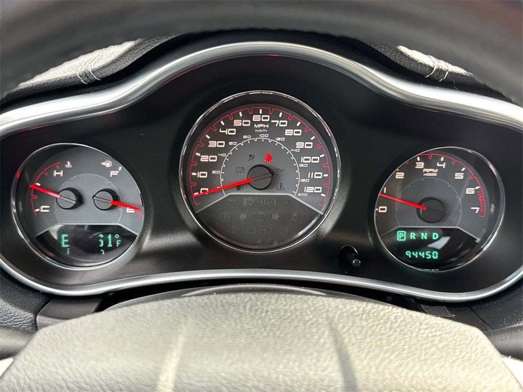 Used 2013 Dodge Avenger SXT image 32