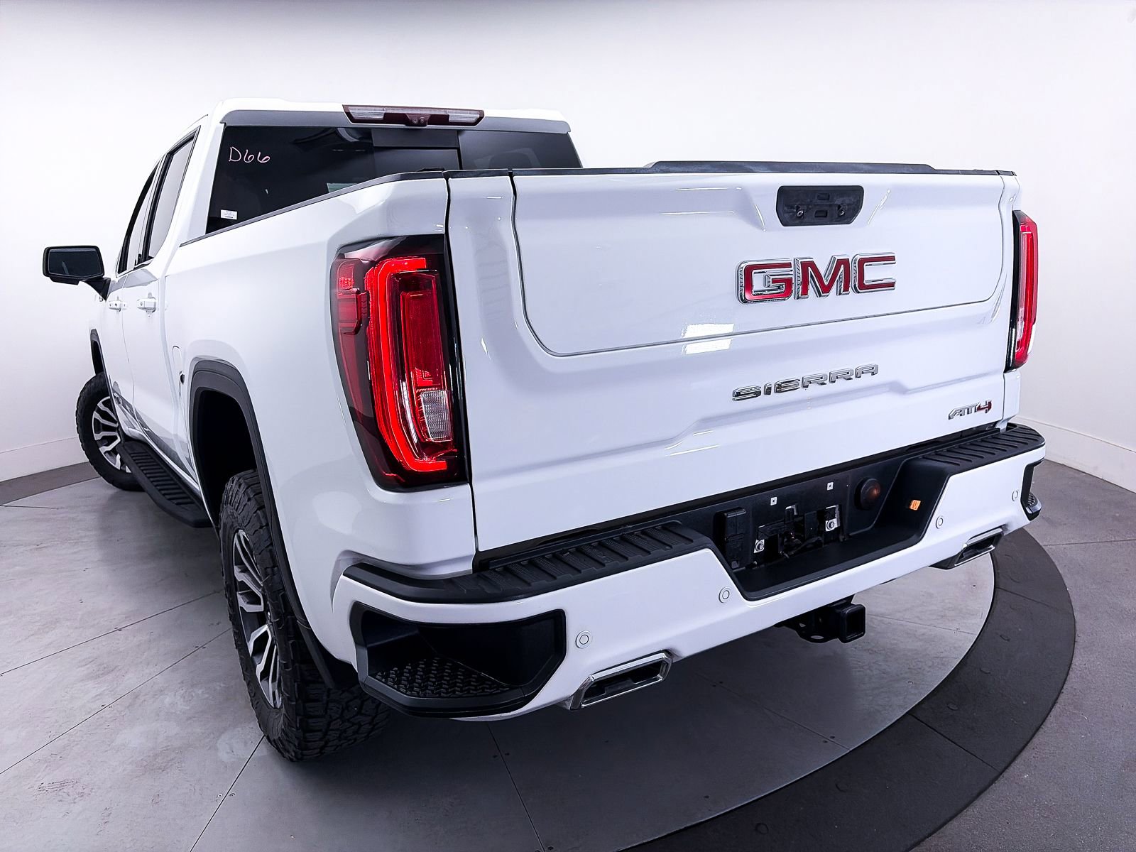 Used 2021 GMC Sierra 1500 AT4 w/ AT4 Premium Package image 11