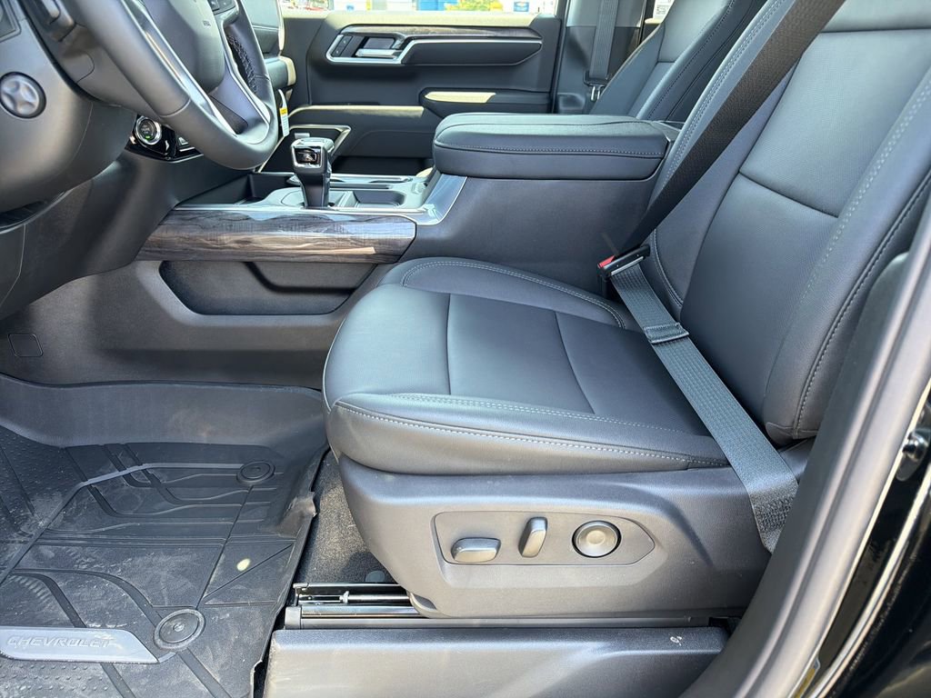 New 2026 Chevrolet Silverado 1500 LTZ w/ LTZ Premium Package RWD image 16