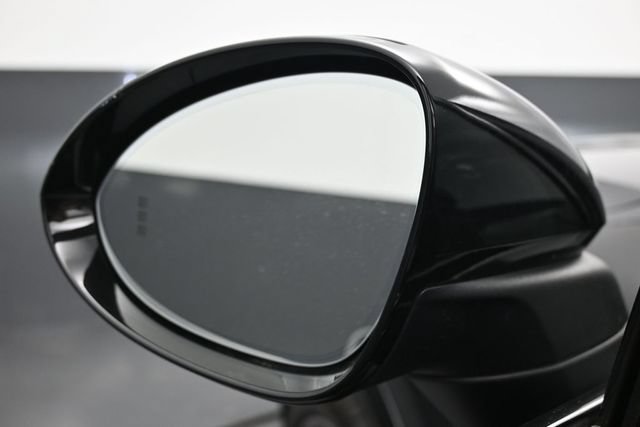 Used 2023 Porsche Cayenne Coupe w/ Premium Package AWD/4WD image 4