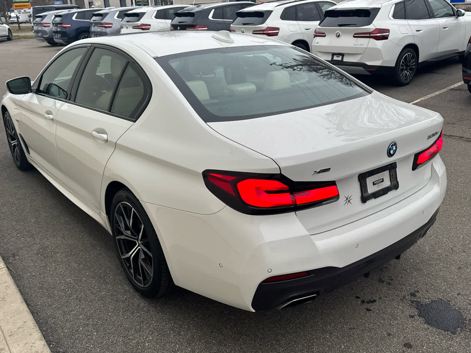 Certified 2023 BMW 530e xDrive w/ Premium Package image 5