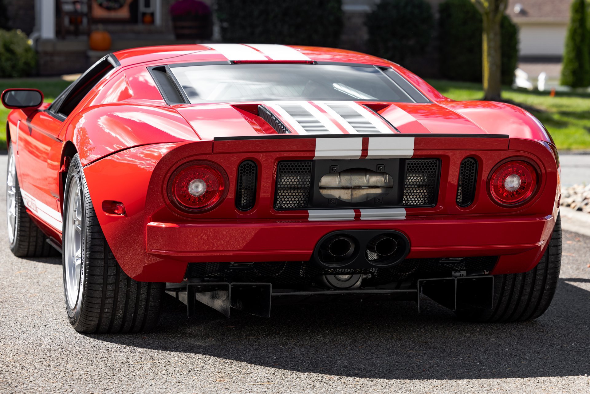 Used 2006 Ford GT RWD image 32