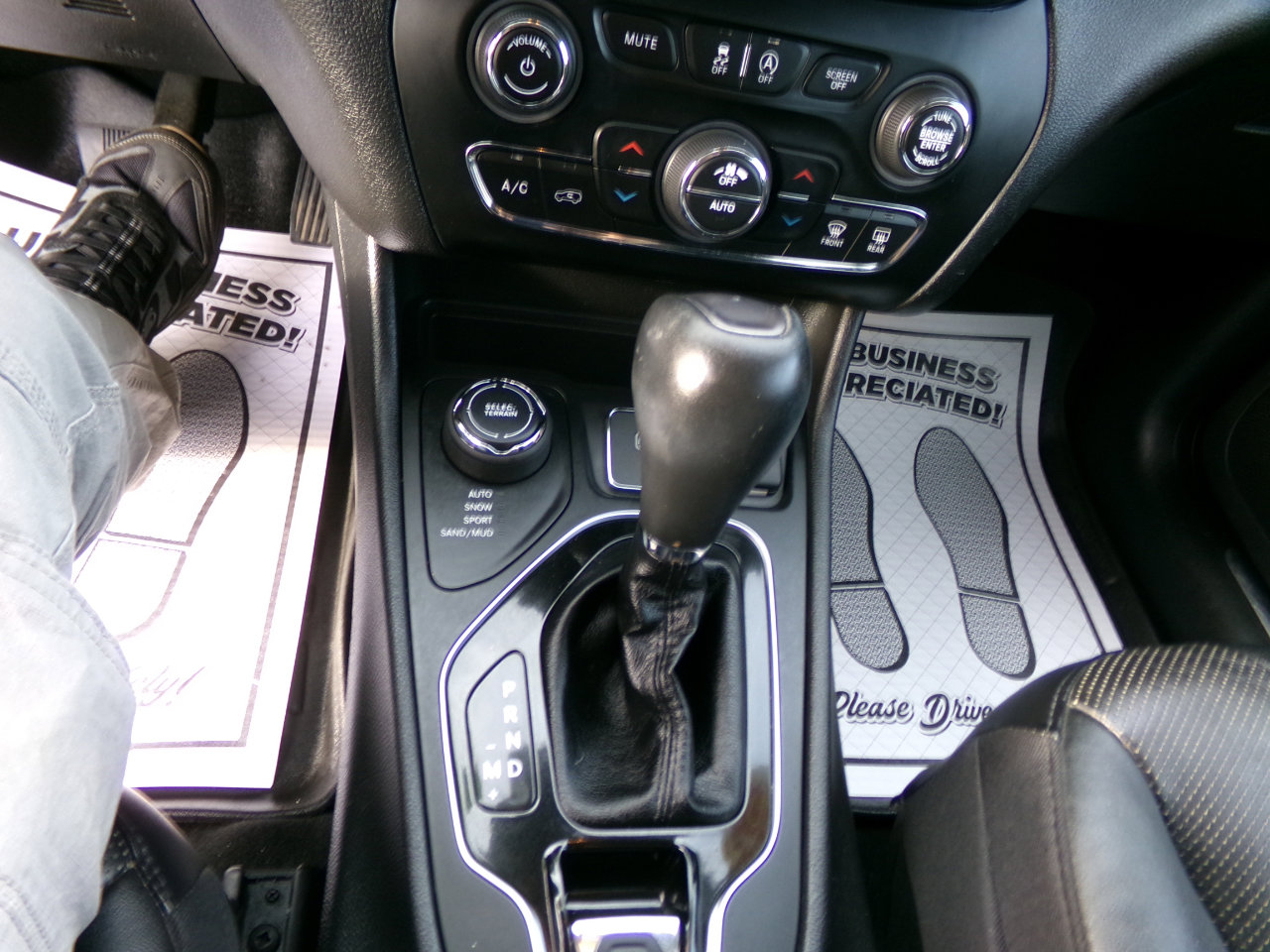 Used 2020 Jeep Cherokee Limited image 25