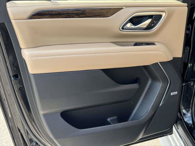 Used 2024 Chevrolet Suburban Premier AWD/4WD image 12