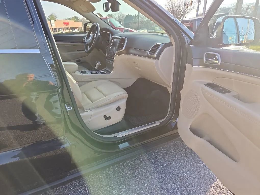 Used 2016 Jeep Grand Cherokee Limited AWD/4WD image 22