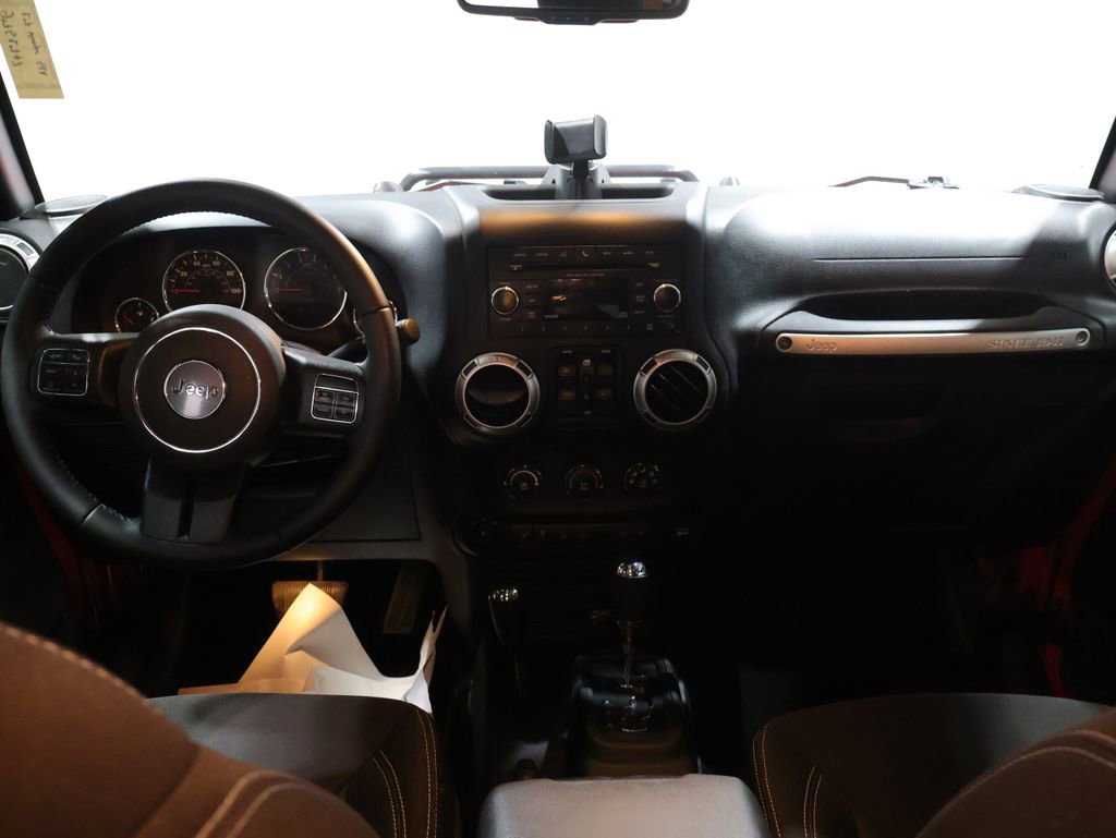 Used 2017 Jeep Wrangler Unlimited Sahara w/ Connectivity Group image 15